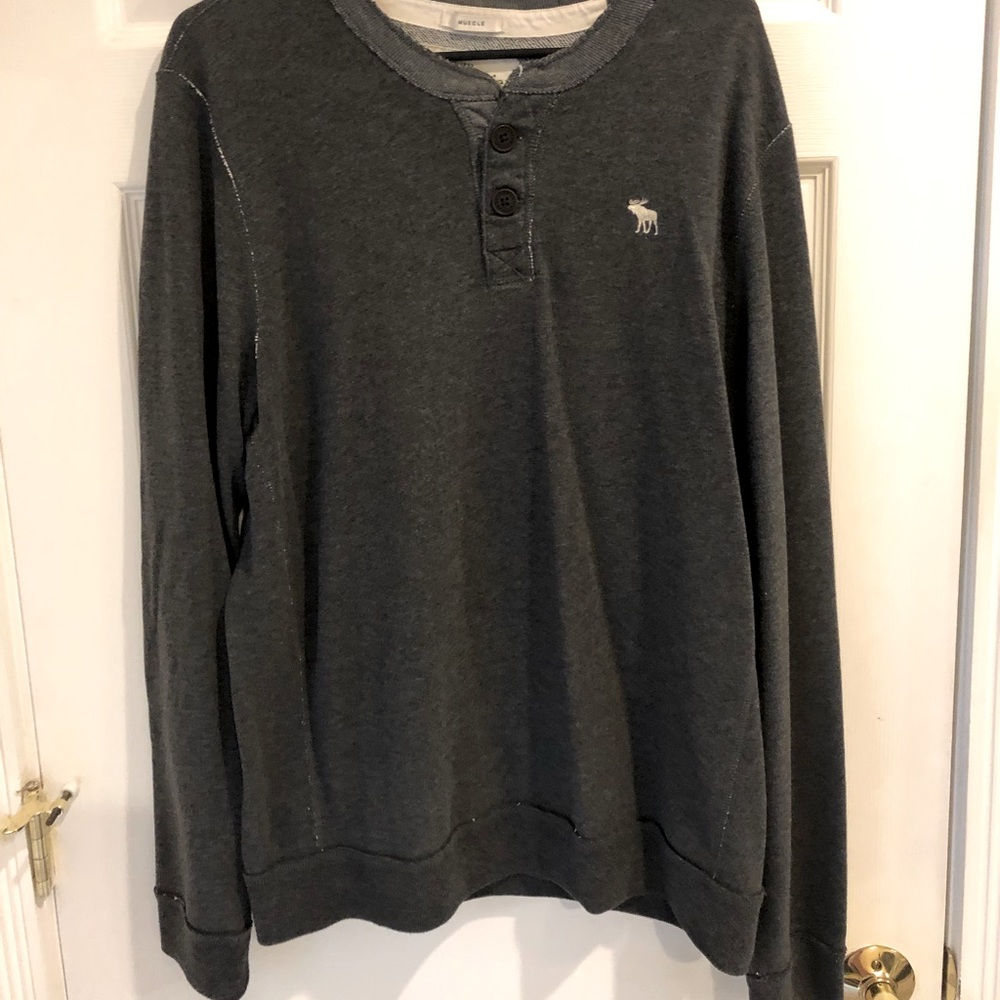 Men’s Xl faded Henley.